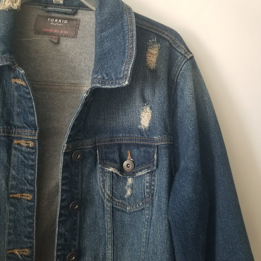 Torrid Womens 2 / 2X Long Line 99% Cotton Blue Denim Jean Jacket Button Up - Picture 6 of 15